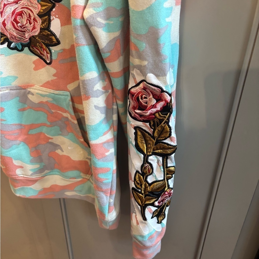 Krisp NYC men’s  sz Lg Camo! Embroidered roses!Jogger Set! - Picture 8 of 12